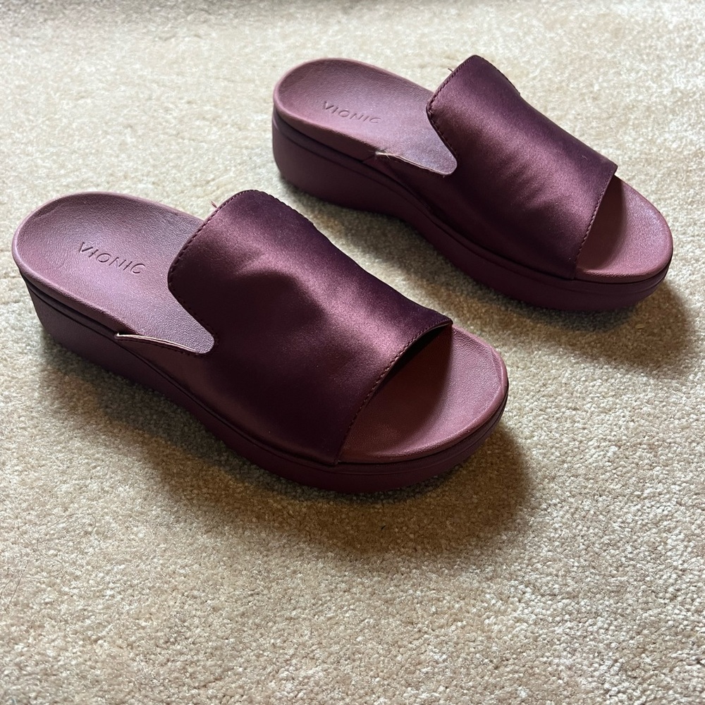 Vionic Women's Maroon Slide Sandals